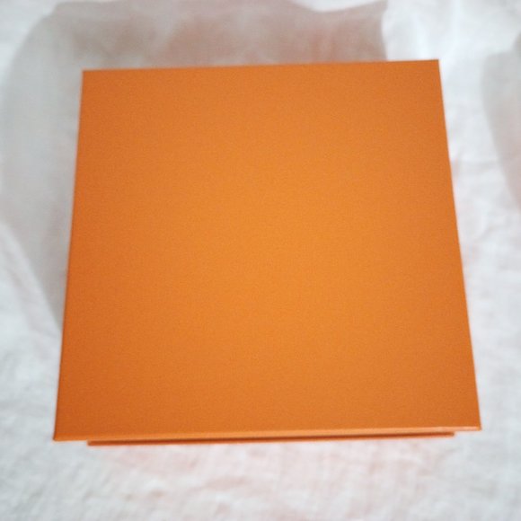 Authentic 8.5" x 8.5" x 3.5" Hermes Box for Gifts, Clothes, Storage - Picture 8 of 9